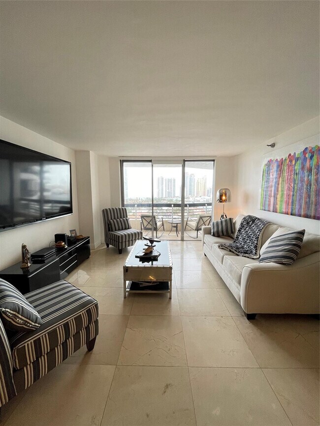 Foto del edificio - 19101 NE 36th Pl