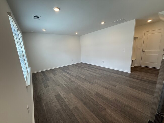 Flex Room - 551 Silver Star Blvd