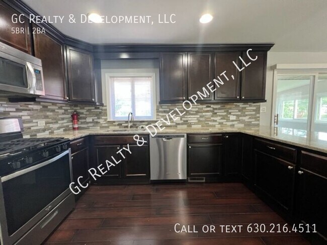 Building Photo - ***STREAMWOOD - RAISED RANCH / 5 BDRM / 2 ...