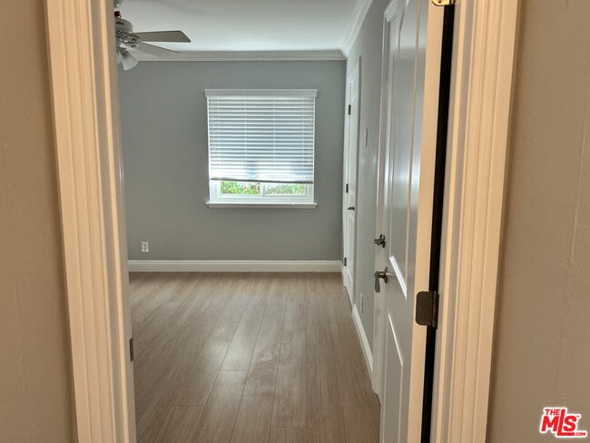 Foto del edificio - 6448 Lubao Ave