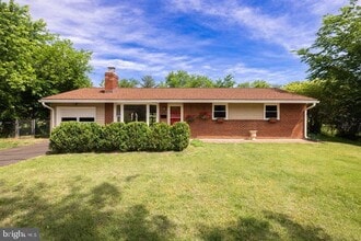 Building Photo - 5004 Eastchester Cir