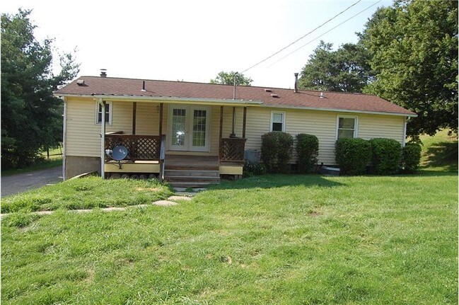 Building Photo - 335 Fernwood Rd