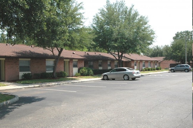 Building Photo - Forest Glen Apartments