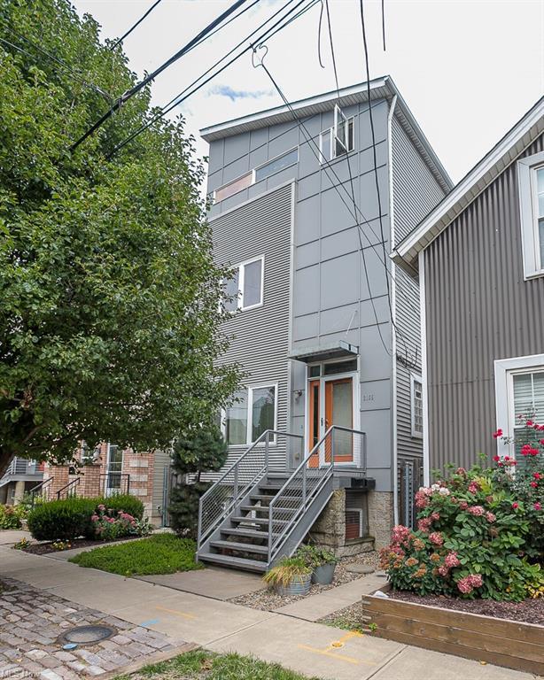 Foto principal - 2165 W 6th St