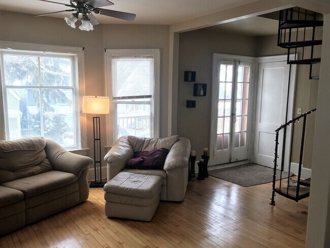 Foto del edificio - 3280 N Bartlett Ave