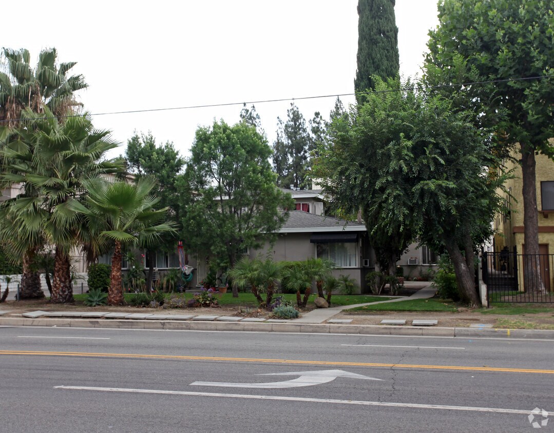 Primary Photo - 7310 Haskell Ave
