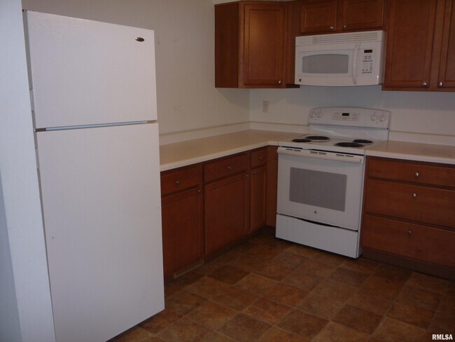 Building Photo - 2122 Austin Dr