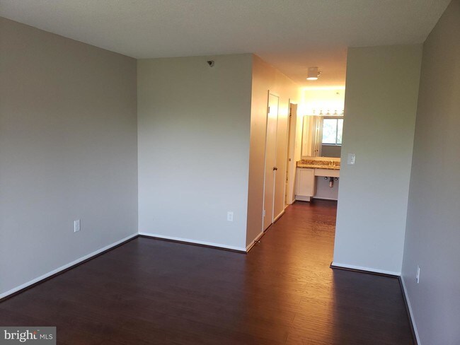 Foto del edificio - 15107 Interlachen Dr