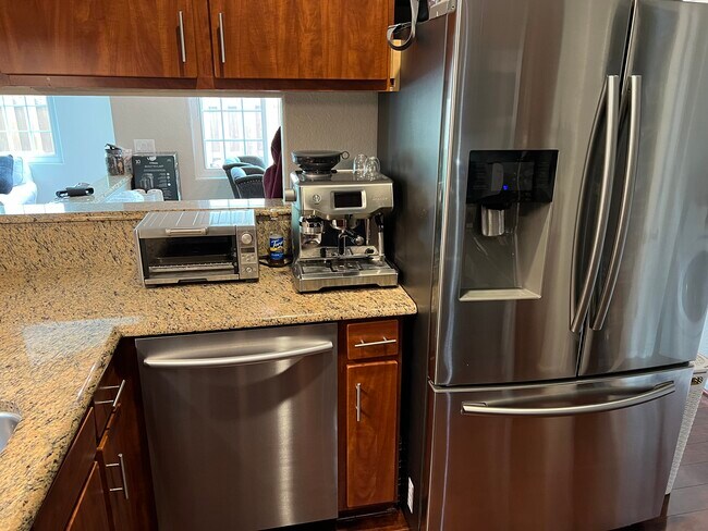 Foto del edificio - 914 Linden Ln