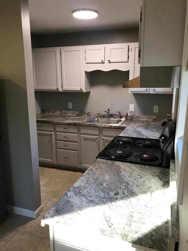 Building Photo - Nice Private Recently Updates One Bedroom ...