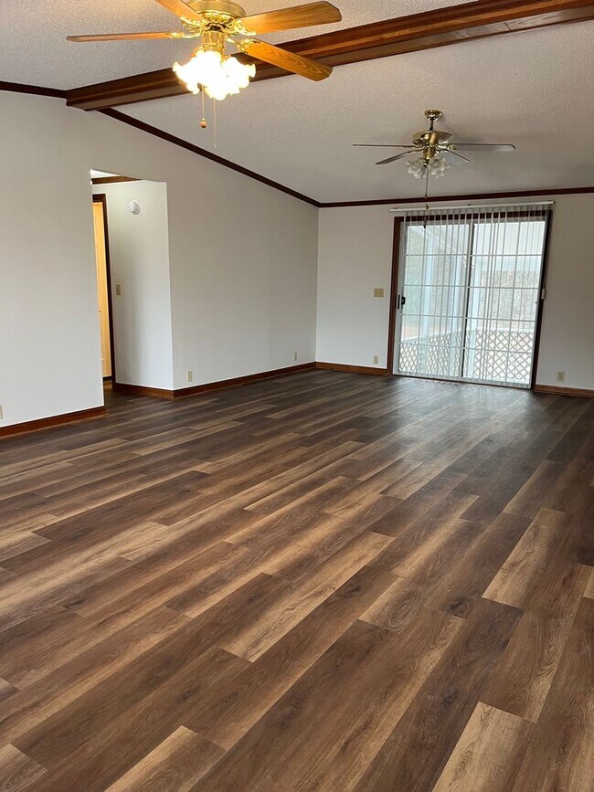 Building Photo - ***50% OFF FIRST MONTH!!!***Amazing Gem in Lexington*** - Lexington- Please call the Lexington Of...