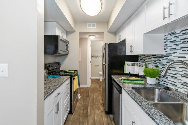 Foto del edificio - The Preserve on Allisonville Townhomes