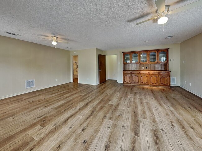 Building Photo - 205 Woodpark Ln