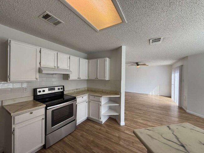 Building Photo - 5910 Summer Fest Dr