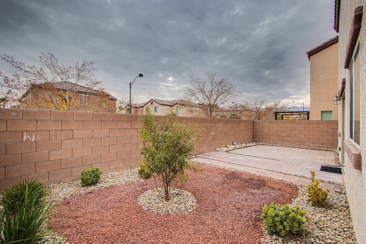 Primary Photo - Centennial Hill's 4 Bedroom 2.5 Bath and 2...