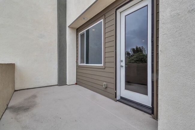 Building Photo - 5086 Long Beach Blvd