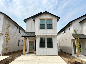 Building Photo - 9911 NE 46th Ct