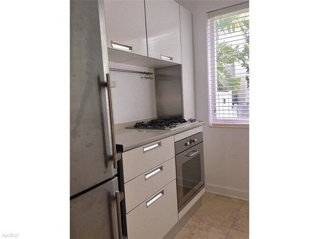 Foto del edificio - 1 br, 1 bath  - 320 Jefferson Ave