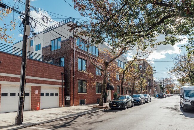 Building Photo - 58 Giles Ave