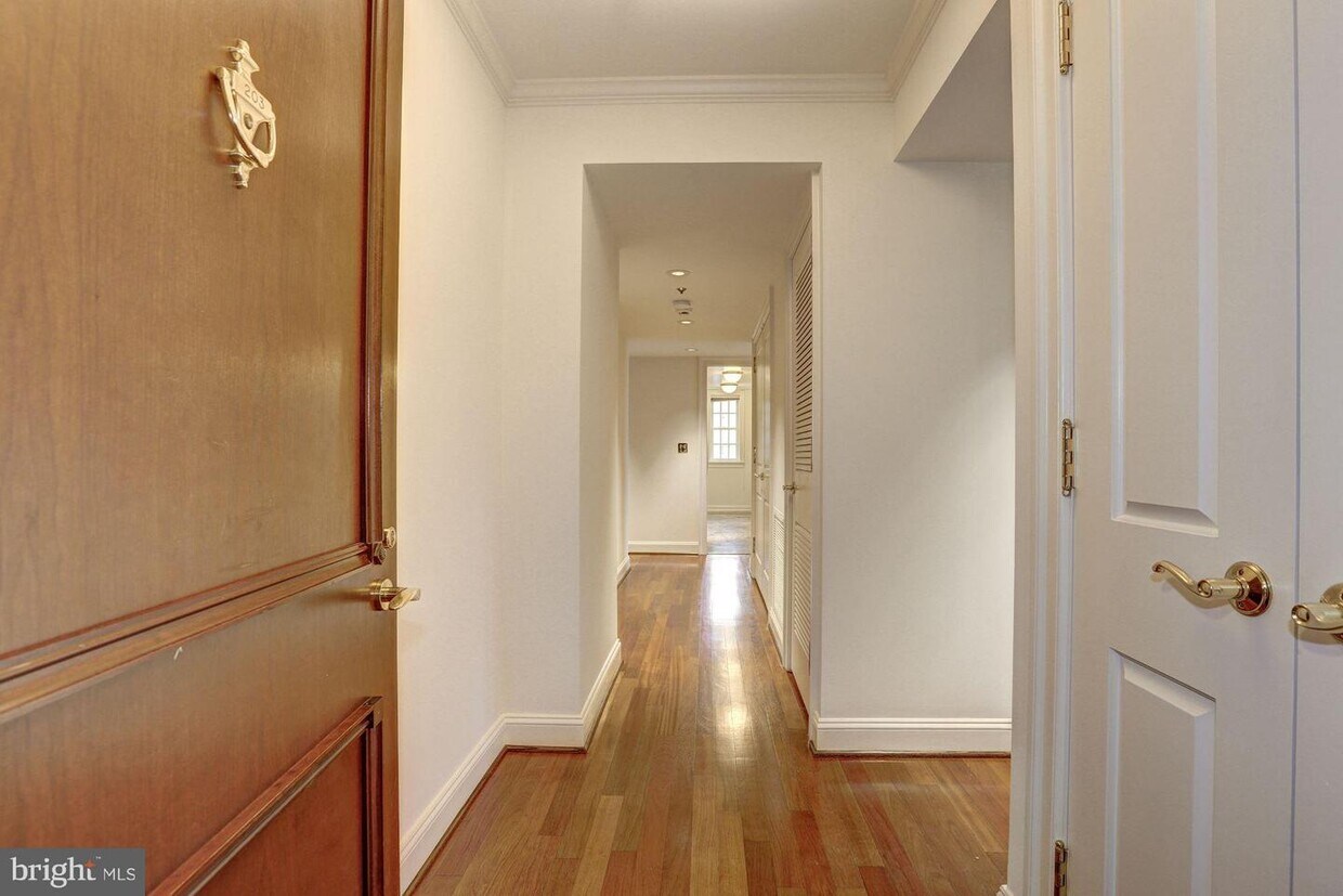Primary Photo - 2229 Bancroft Pl NW