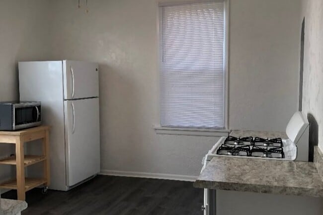 Kitchen - 236 Smith Way