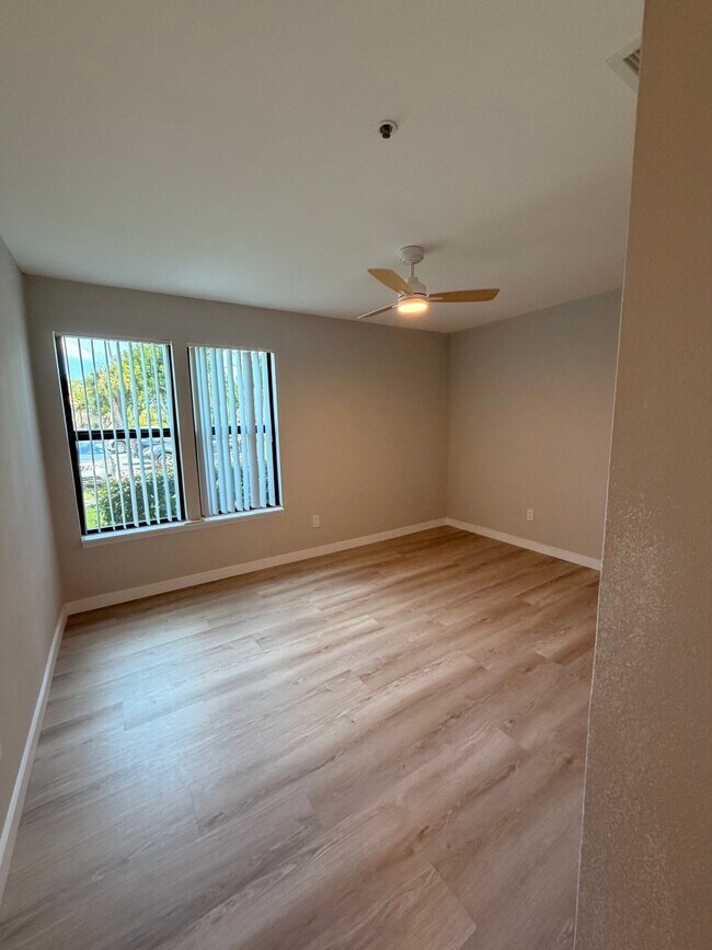 Foto del edificio - 4002 Crockers Lake Blvd