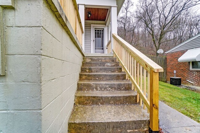 Building Photo - Three Bedroom Home in Covington!