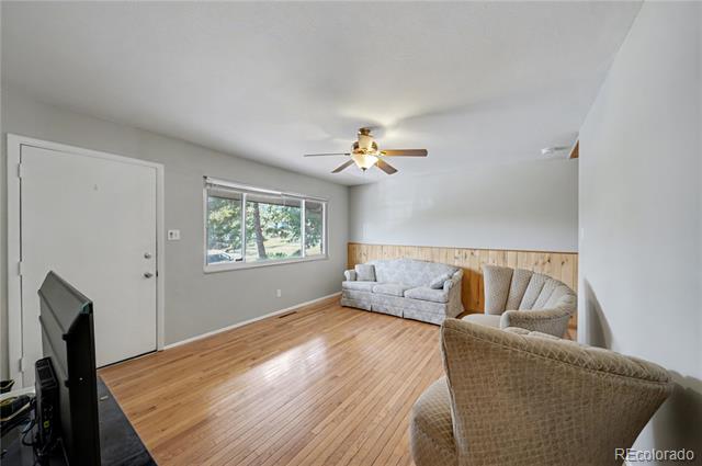 Building Photo - 806 Paradise Ln