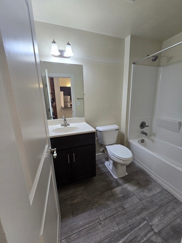 Building Photo - 7 W 13th St