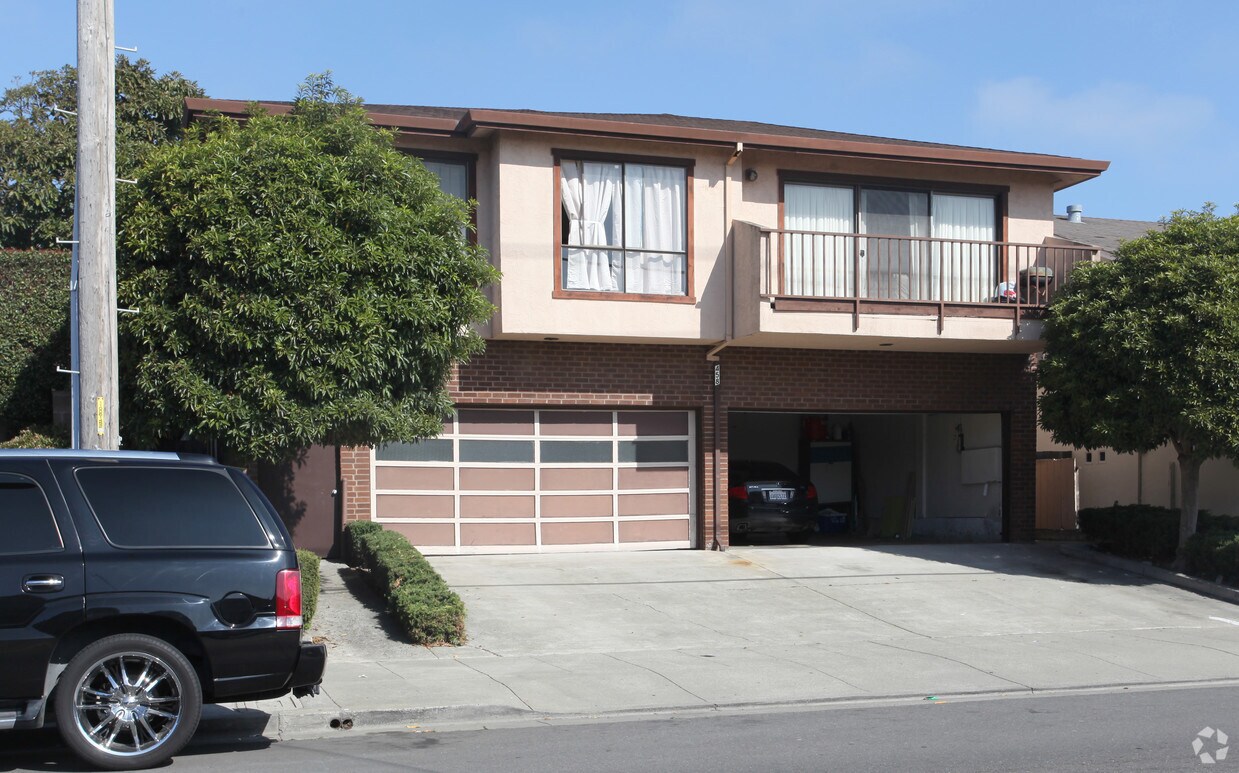 Building Photo - 458 Baden Ave