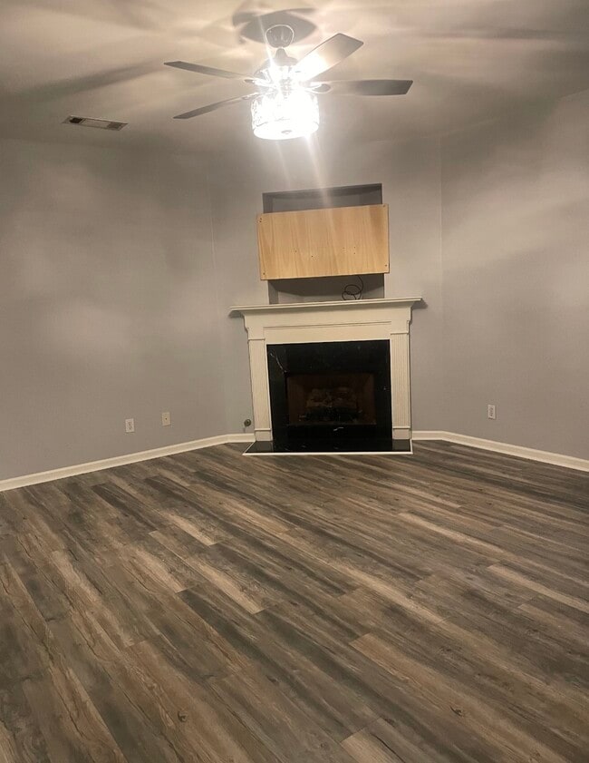Foto del edificio - 2118 Burns View Ln