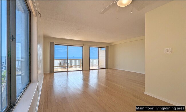 Building Photo - 1715 Riverside Dr