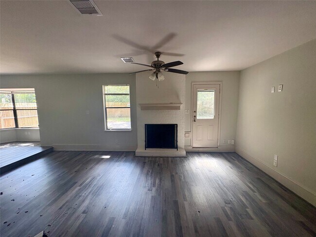 Building Photo - 80 Fallenstone Dr