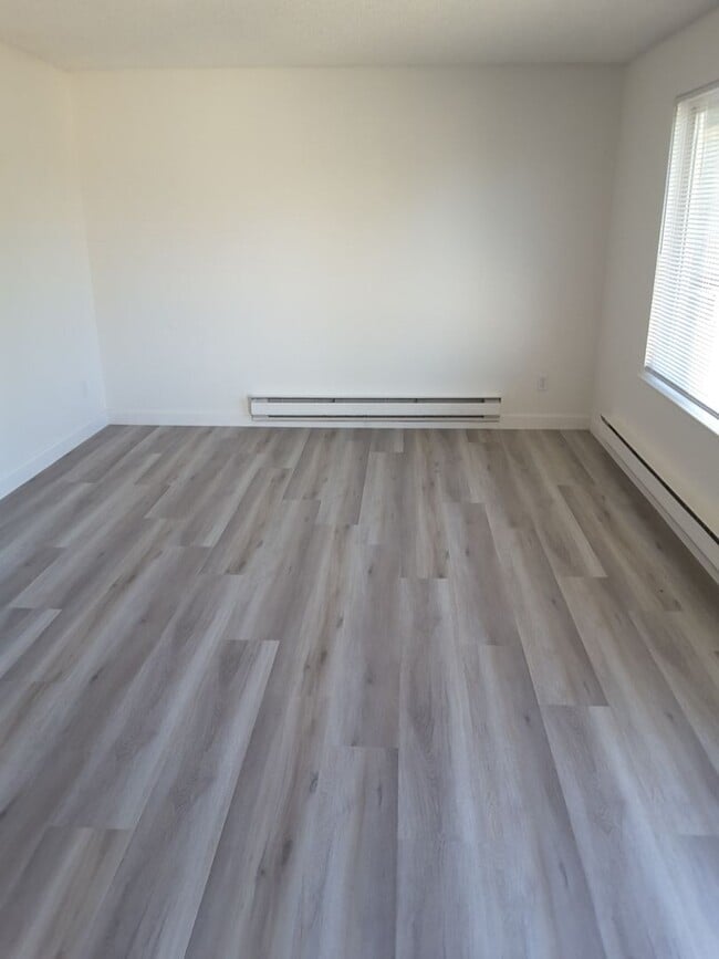 Building Photo - NEWLY REMODELED, SPACIOUS 2 BEDROOM 1 BATH CONDO IN WILDCREEK GARDENS