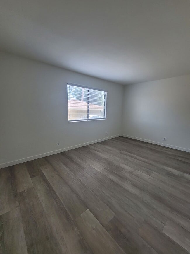 Building Photo - Ventura - Ground floor level 2+1 apartment with 1-car garage