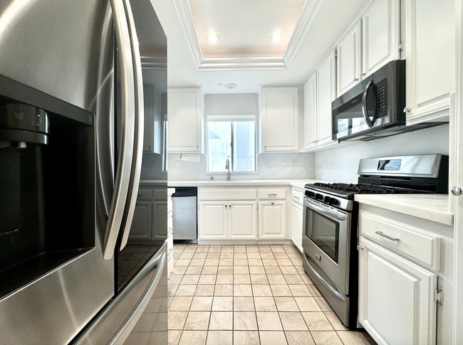 Building Photo - 1930 S Beverly Glen Blvd