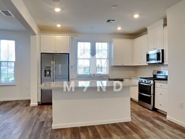 Building Photo - 1688 Matmor Rd