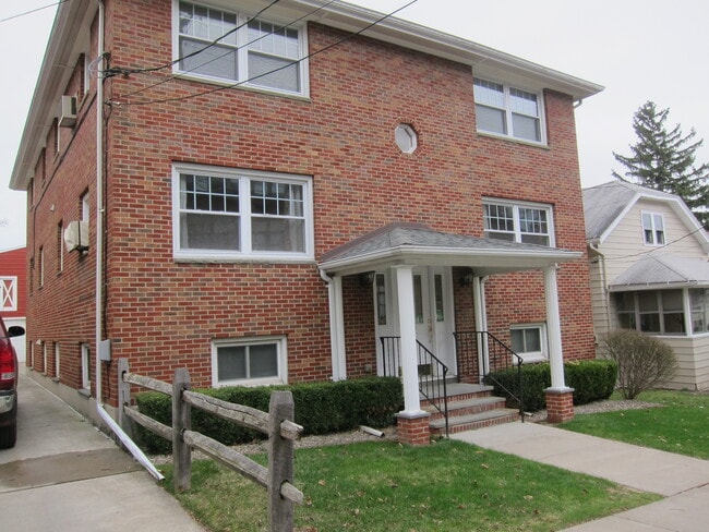 top right apartment - 87 Albert St