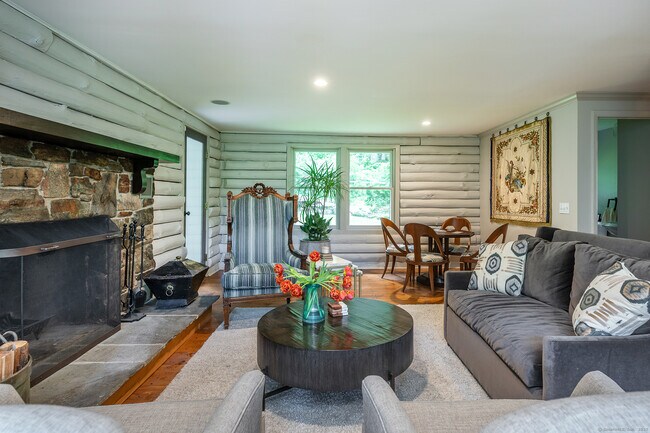 Foto del edificio - 1 W Woods Rd