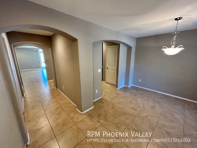 Building Photo - 4 Bed / 2 Bath Single Level Phoenix Home