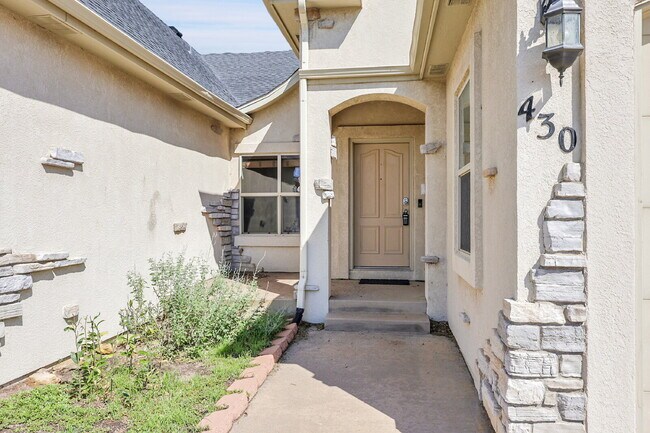 Foto del edificio - $3,650 - 4 Bed, 4 Bath Home with 4 Car Gar...