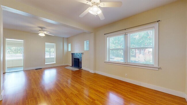 Foto del edificio - 7030 Clayton Rd