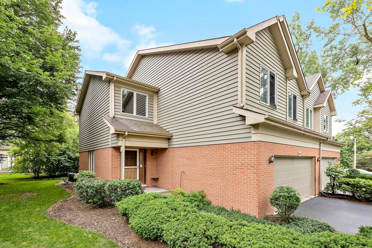 5402 Stacy Ct, Palatine, IL 60067 Townhouse for Rent in Palatine, IL