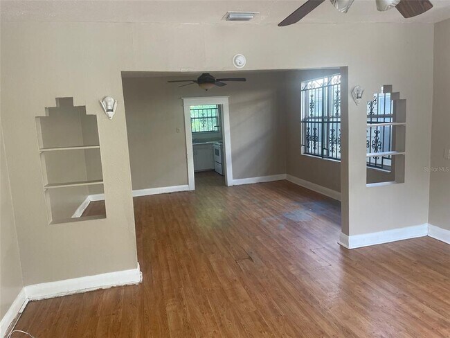 Building Photo - 2912 Ybor St