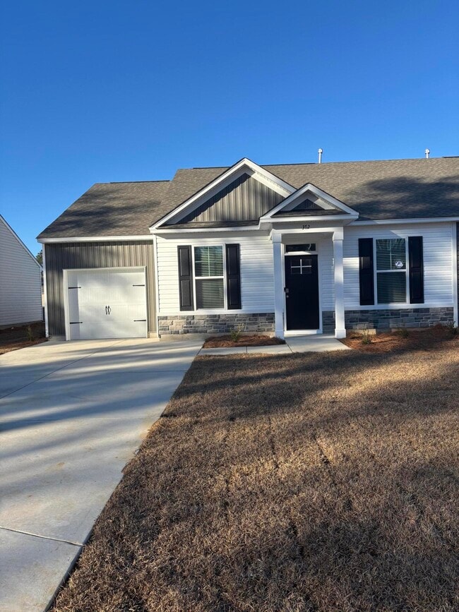 Building Photo - 372 Acorn St