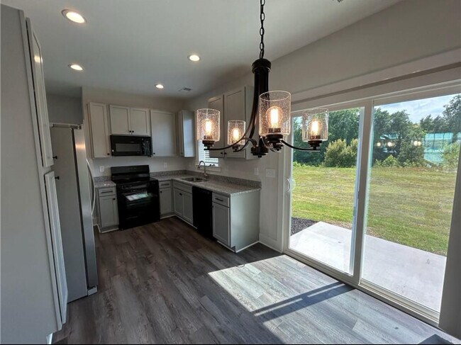 Building Photo - 427 Bee Cove Way