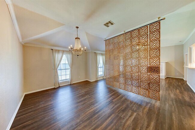 Building Photo - 402 Live Oak Ln