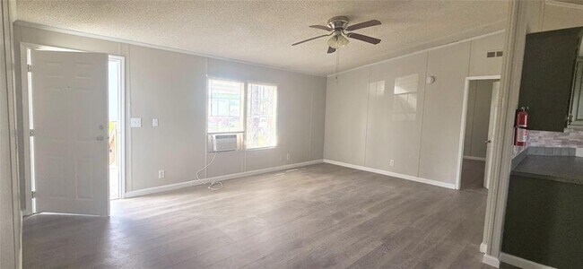 Foto del edificio - 16886 W Lynbrook