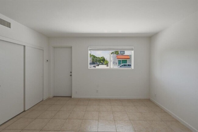 Building Photo - 4529 NE 21st Ave