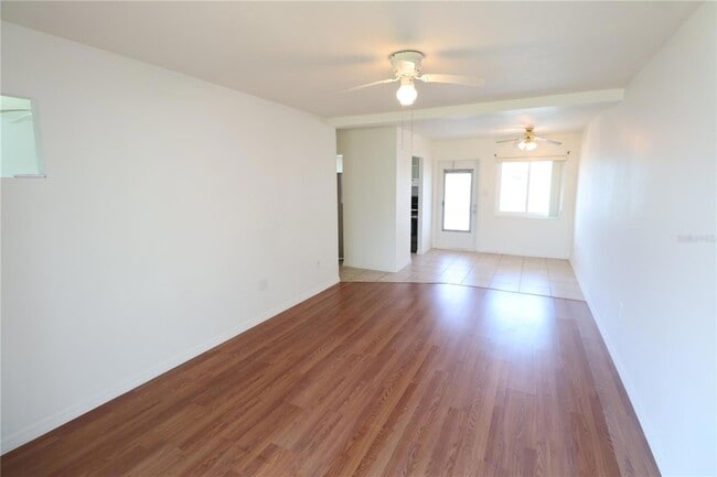 Building Photo - 1863 Sunny Dr